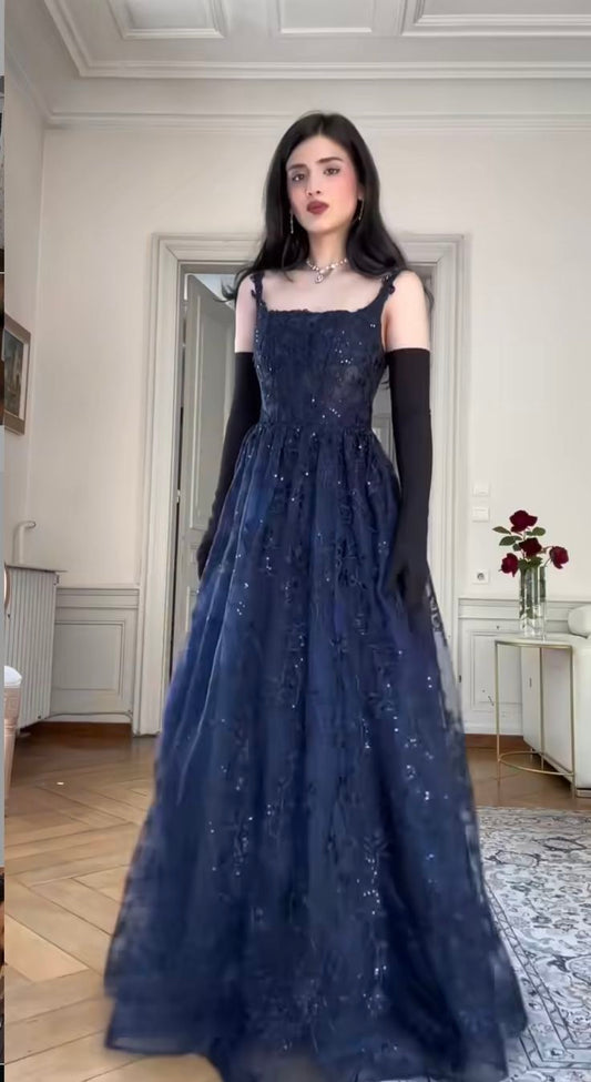 Elegante vestido de noche largo de encaje con tirantes azul marino, corte A, TP2551