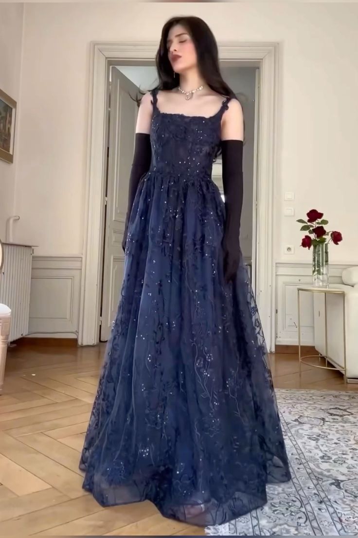 Elegante vestido de noche largo de encaje con tirantes azul marino, corte A, TP2551