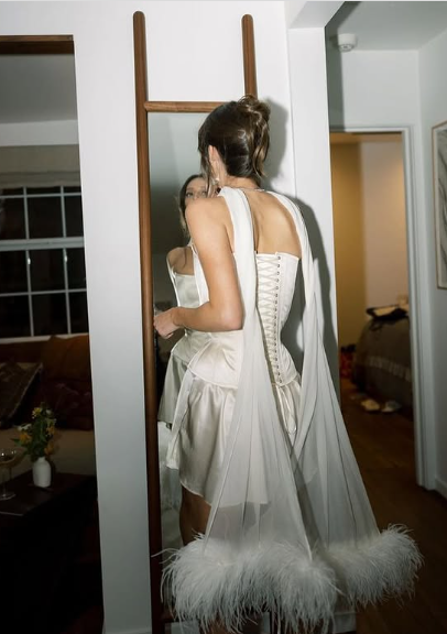 Vestido de fiesta corto de satén blanco sencillo sin tirantes TP2566