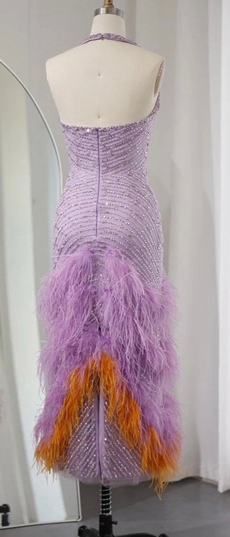 Vestido de noche morado brillante con cuello halter, sin mangas y lentejuelas, corte sirena, TP2573