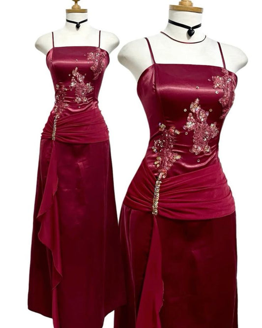 Vestido de noche vintage de satén con tirantes y lentejuelas en color vino tinto TP2582