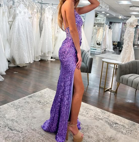Vestido de fiesta morado con tirantes finos, escote en V, abertura alta y lentejuelas, TP2592