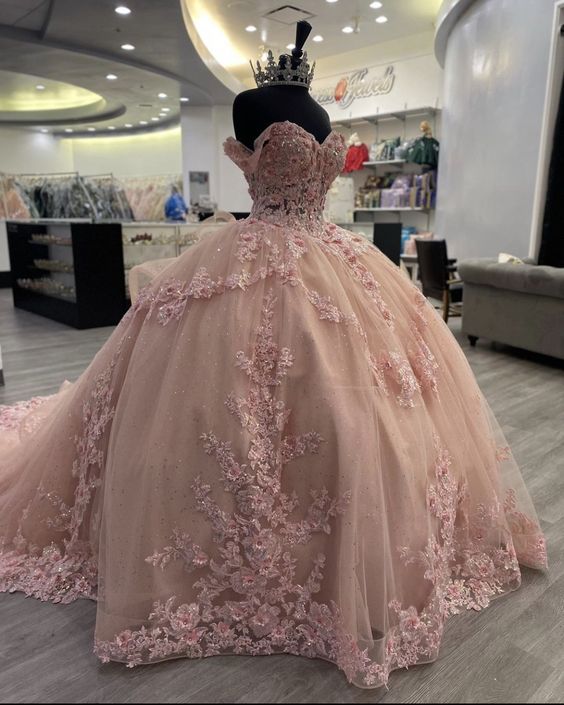 Vestido de noche de fiesta con cola, corte A, tul con lentejuelas y hombros descubiertos en color rosa dulce TP2614