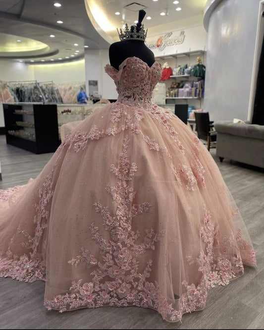 Vestido de noche de fiesta con cola, corte A, tul con lentejuelas y hombros descubiertos en color rosa dulce TP2614
