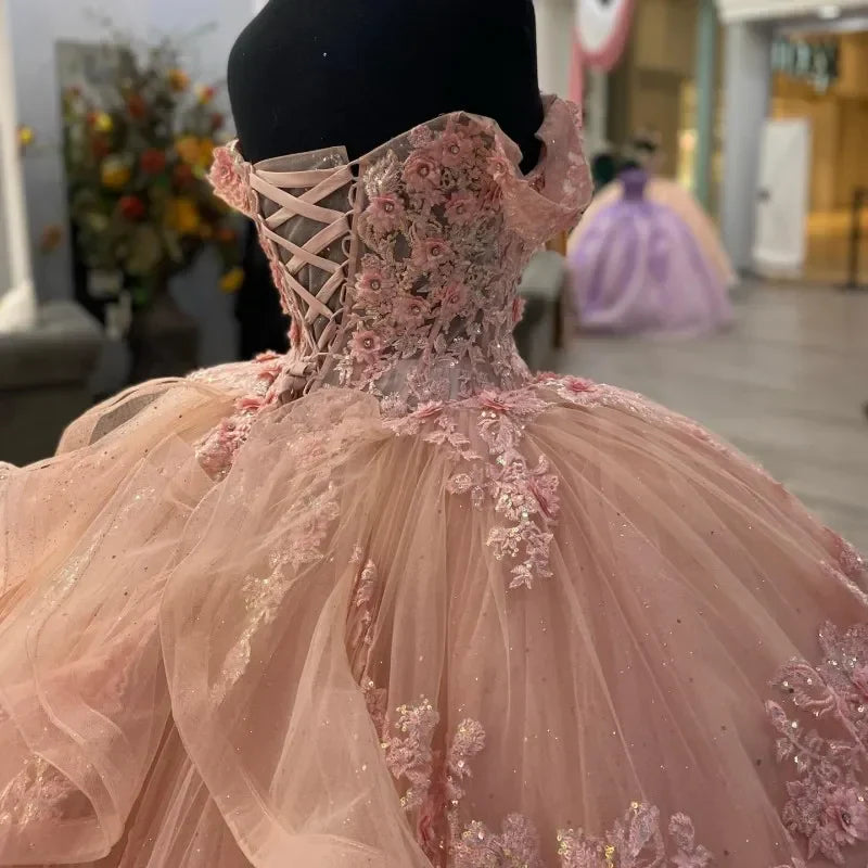 Vestido de noche de fiesta con cola, corte A, tul con lentejuelas y hombros descubiertos en color rosa dulce TP2614