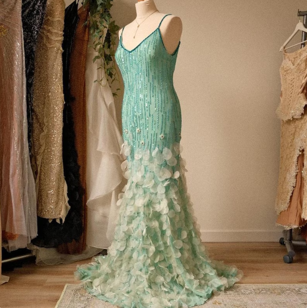 Hermoso vestido de fiesta de sirena con escote en V, espalda descubierta, tirantes finos y cuentas, largo hasta el suelo, TP2621