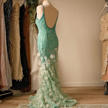 Hermoso vestido de fiesta de sirena con escote en V, espalda descubierta, tirantes finos y cuentas, largo hasta el suelo, TP2621