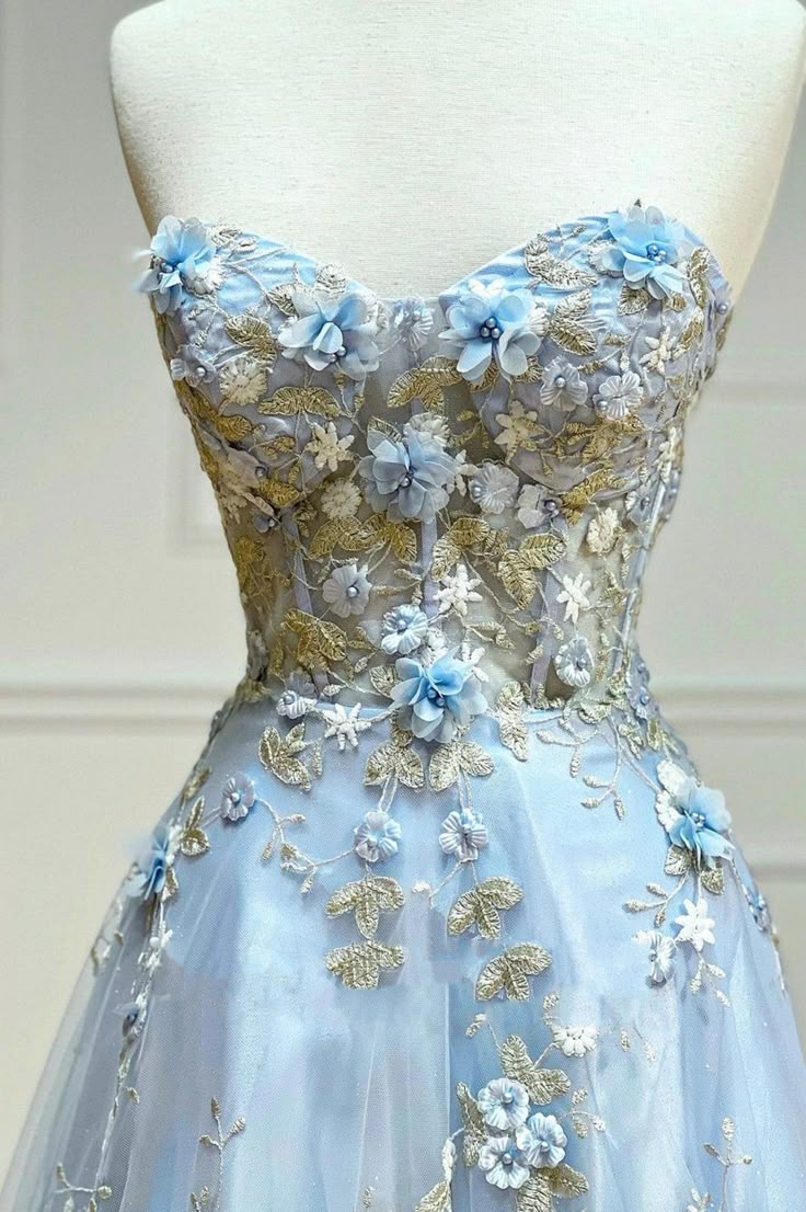 Hermoso vestido de noche largo de tul con flores, escote corazón y sin tirantes, corte A, color azul claro, para fiesta de graduación, TP2659