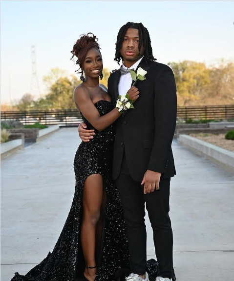 Sexy Black Off Shoulder Sweetheart Neck Sequin Slit Floor-Mounting Prom Dress Evening Dress TP2695