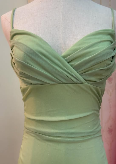 Vestido de fiesta sencillo de gasa verde sin tirantes y con volantes, vestido de noche TP2742