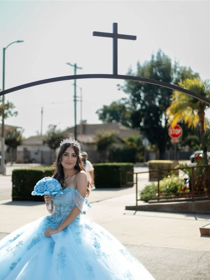 Hermoso vestido de princesa azul con hombros descubiertos, vestido de fiesta, corte A, largo hasta el suelo, TP2745