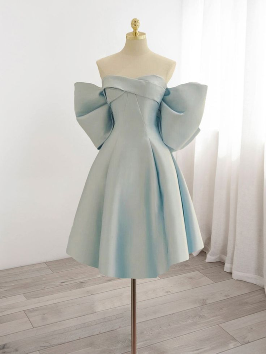 Vestido de cóctel de satén azul claro con escote en forma de corazón para fiesta nocturna elegante