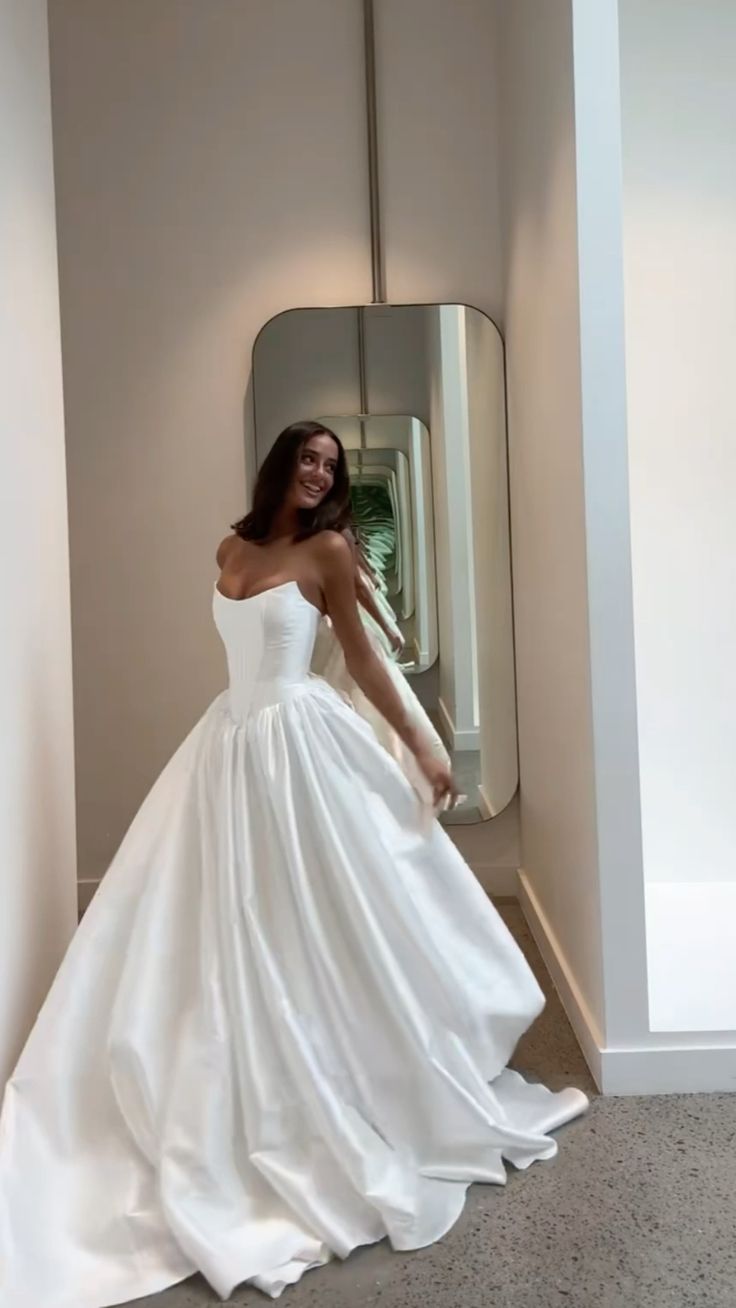 Simple Wedding Dress Ball Gown Strapless Satin White Wedding Dresses Bridal Gowns W0110