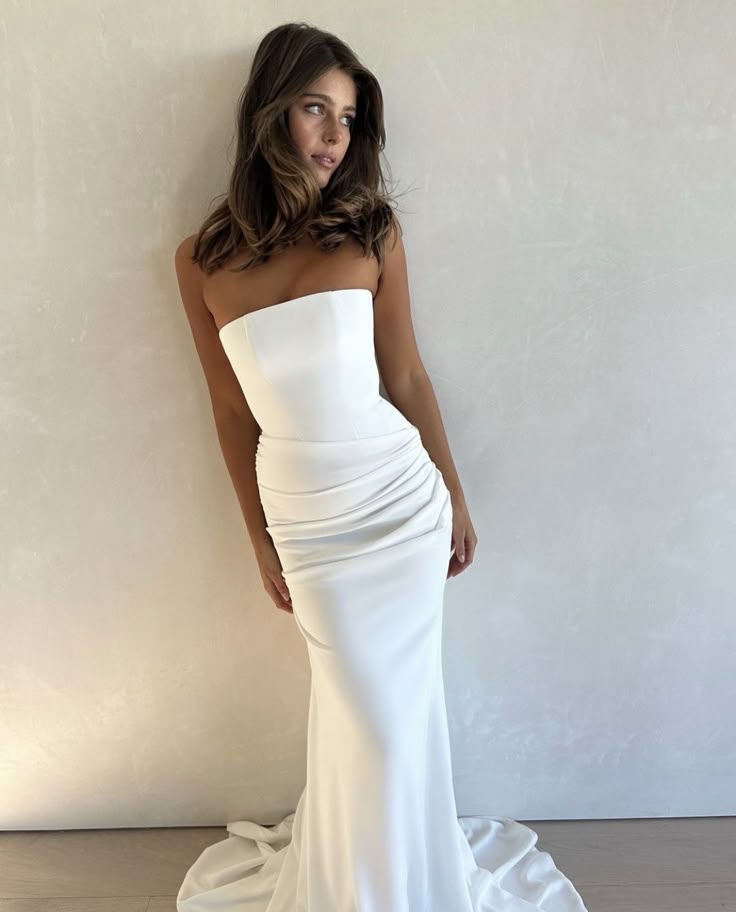 Vestido de novia modesto, sin tirantes, de satén blanco, largo, W0132