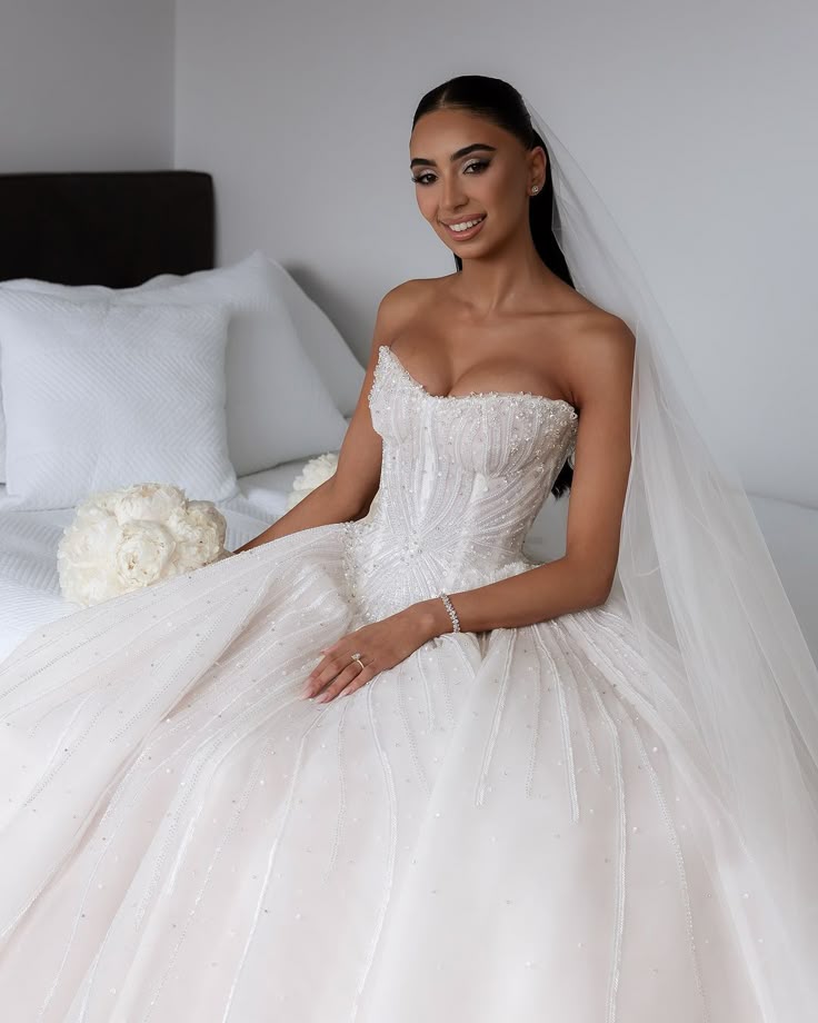 Pretty Wedding Dress Ball Gown Strapless Sequin White Wedding Dresses Bridal Gowns W0142