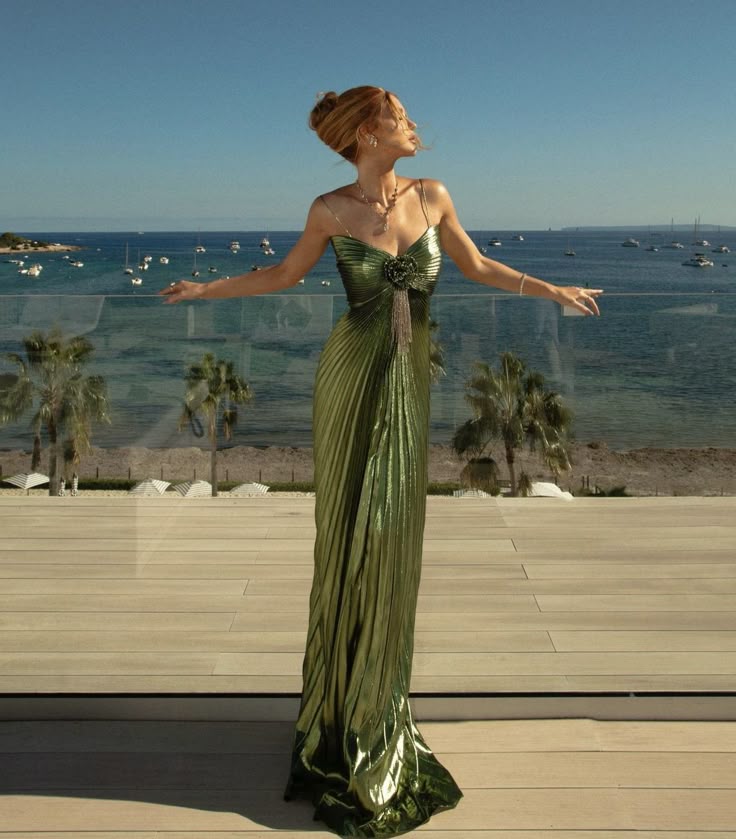 Vestido de noche verde modesto con tirantes finos, corte A, para fiesta de 18 cumpleaños, vestido de graduación, atuendos para 21 cumpleaños para mujer W0270