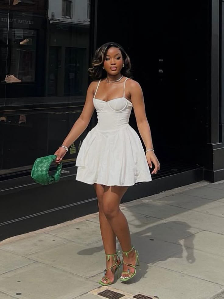 Vestido corto blanco de verano con tirantes para fiesta de bienvenida, minivestido para 18 cumpleaños, vestido de cóctel W0339