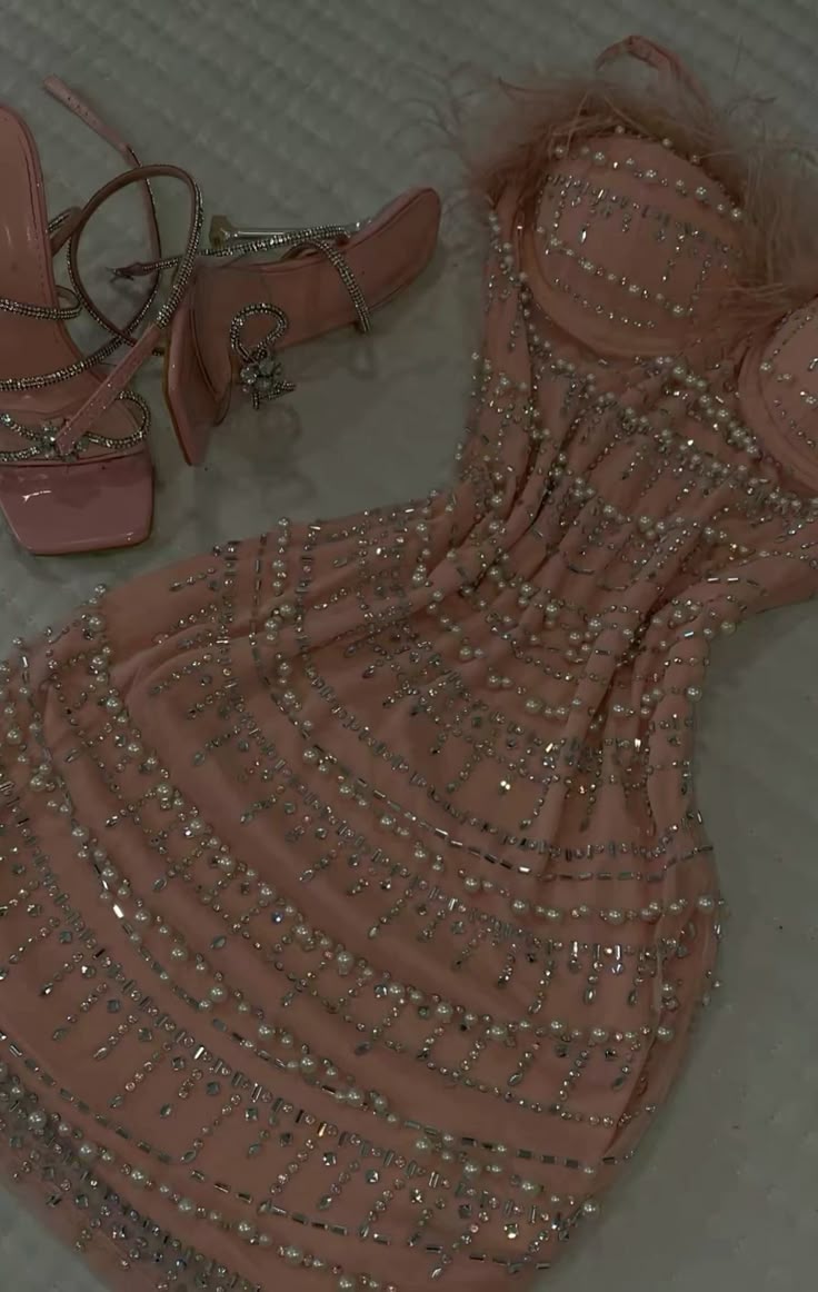 Vestidos de verano para adolescentes de 16 años con tirantes finos y cuentas plateadas rosas. Vestido mini para cumpleaños número 18, vestido de cóctel dorado para mujer W0534.