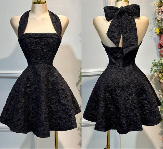 Vestido negro corto con cuello halter y encaje floral para adolescentes, vestido Hoco de verano para cumpleaños número 16, atuendo dorado para cumpleaños número 18, vestidos de cóctel para mujeres W0570