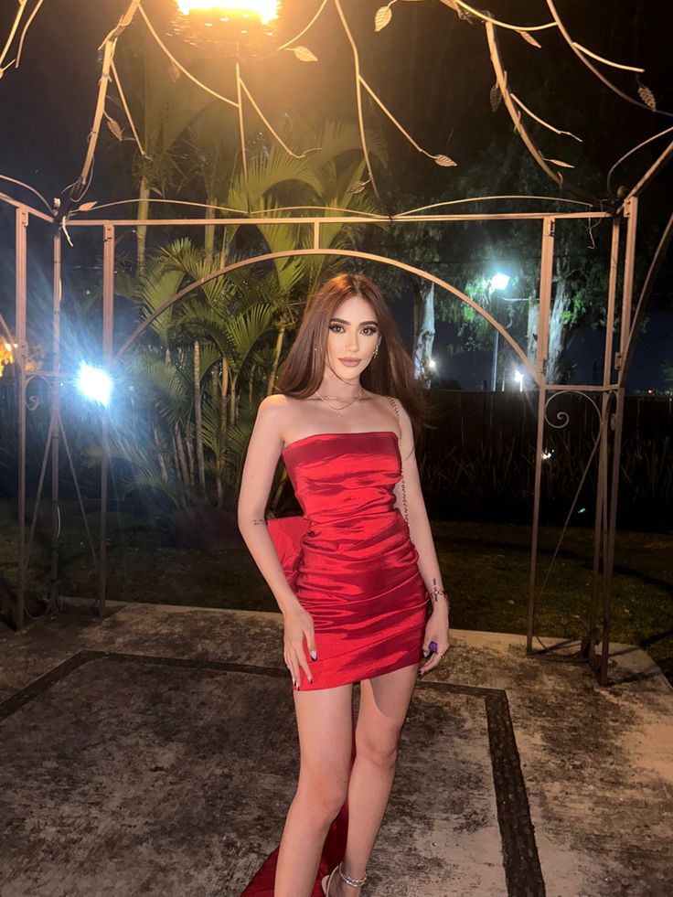 Vestido corto de satén rojo sin tirantes, bonito, para fiesta de verano, para escuela secundaria, cóctel, cumpleaños, W0614