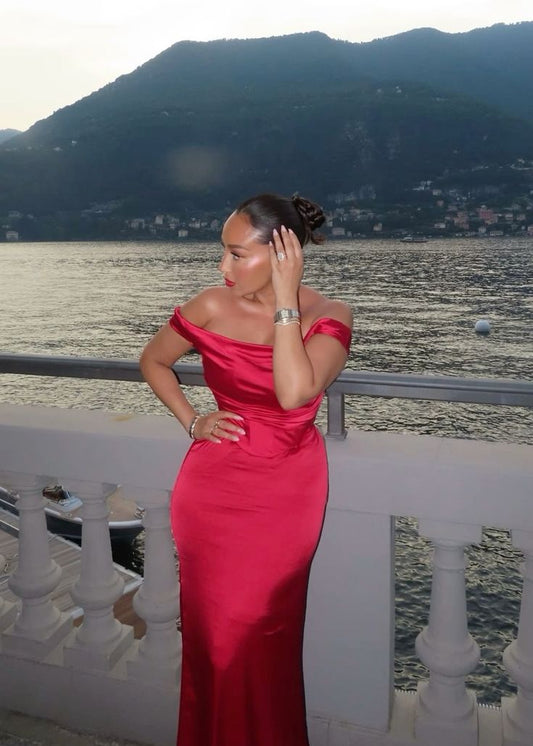 Vestido largo rojo de corte sirena con hombros descubiertos para invitada de boda de verano, W0644