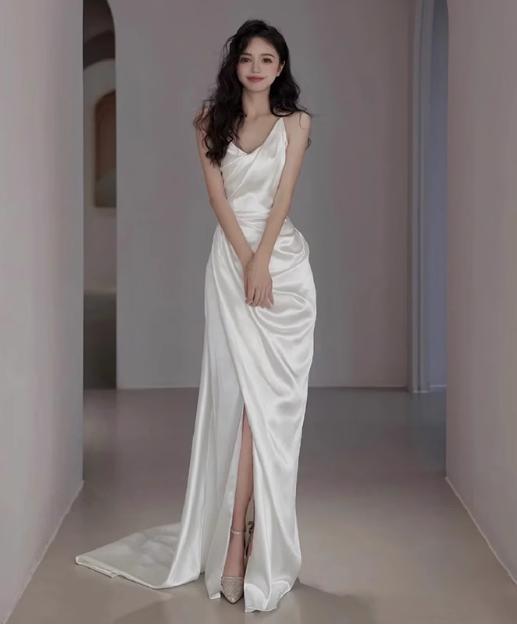 Vestido de novia de ensueño, corte tubo, tirantes finos, satén blanco, abertura, verano, largo, W0727