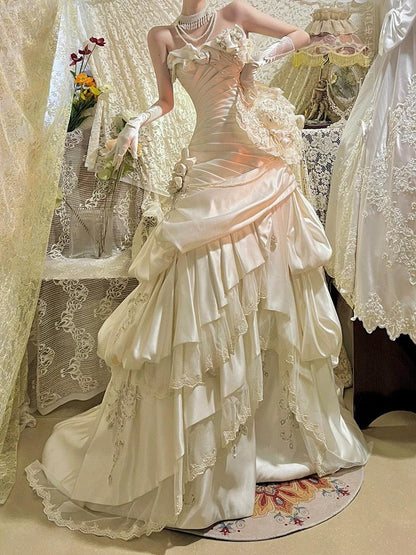 Vestido de novia retro de sirena sin tirantes, de satén y flores blancas, largo, para verano, W0785