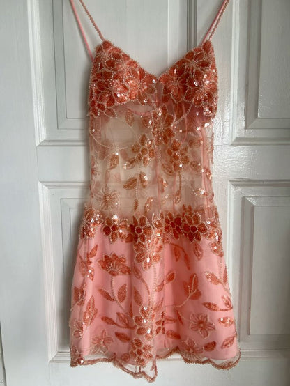 Vestido corto rosa con lentejuelas y tirantes finos, corte A, para fiesta de bienvenida de octavo grado, de verano, para escuela secundaria, para cumpleaños, W1149