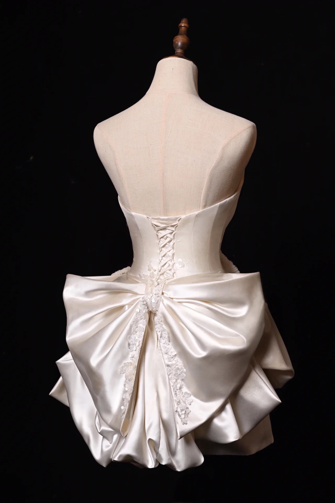 Vestido de novia sencillo, sin tirantes, corto, de verano, con lazo, W1189