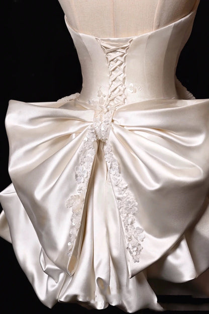 Vestido de novia sencillo, sin tirantes, corto, de verano, con lazo, W1189
