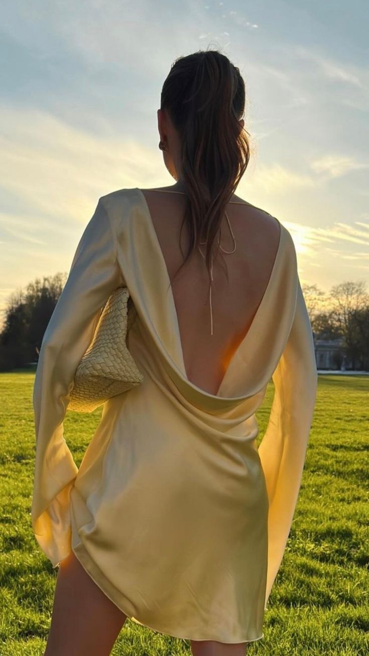Vestido corto de satén amarillo con mangas largas y corte en A para fiesta de octavo grado, vestido de verano para escuela secundaria, atuendos de cumpleaños W1194