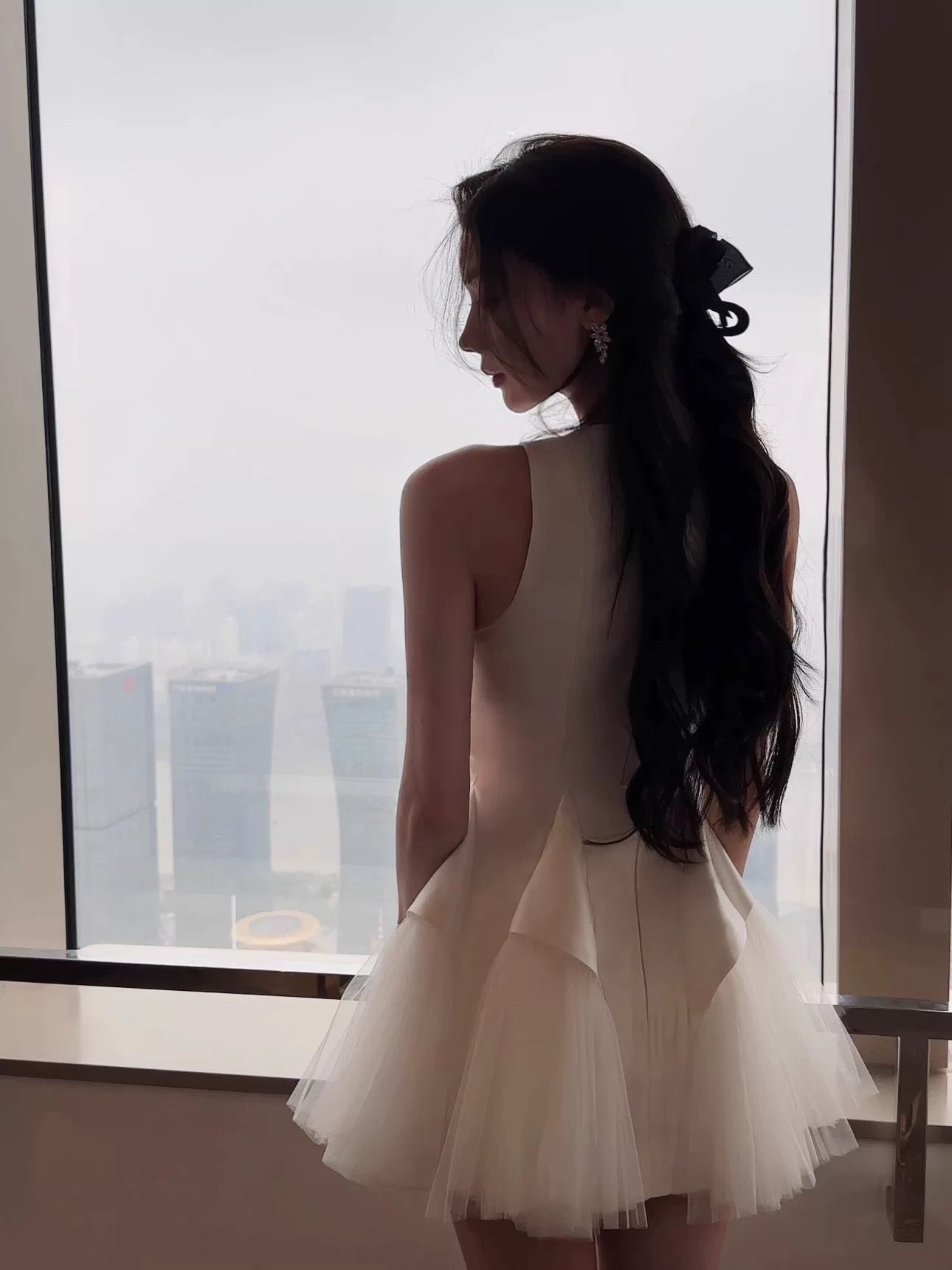 Vestido de fiesta corto de satén blanco con escote redondo, moderno, para octavo grado, de verano, para escuela secundaria, de fiesta, de cumpleaños, W936