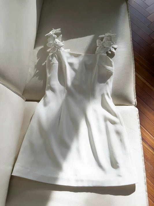 Vestido corto de fiesta de verano para octavo grado, con tirantes finos y estampado floral blanco, ideal para fiestas de graduación, W939