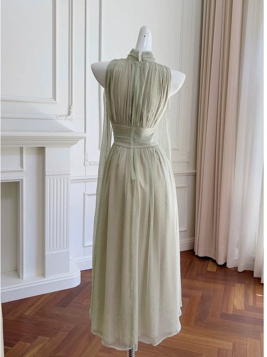 Elegante vestido de dama de honor verde salvia con cuello alto y corte A, ideal para fiestas de verano, como invitada de boda, W942