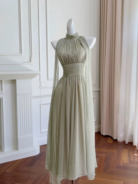 Elegante vestido de dama de honor verde salvia con cuello alto y corte A, ideal para fiestas de verano, como invitada de boda, W942