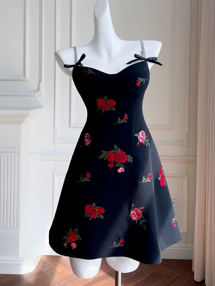 Vestido corto de fiesta de verano con tirantes finos, corte A, estampado floral negro, para octavo grado, para escuela secundaria, cóctel, cumpleaños, W966