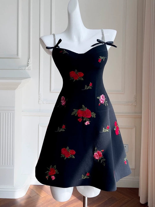 Vestido corto de fiesta de verano con tirantes finos, corte A, estampado floral negro, para octavo grado, para escuela secundaria, cóctel, cumpleaños, W966