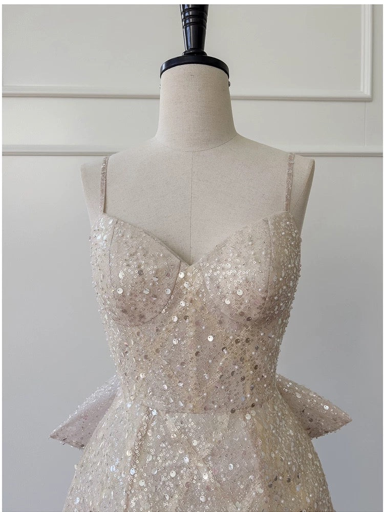 Vestido corto de fiesta de verano con tirantes finos, corte A, color champán y lentejuelas, para octavo grado, para fiesta de bienvenida, escuela secundaria, atuendos de cumpleaños W982