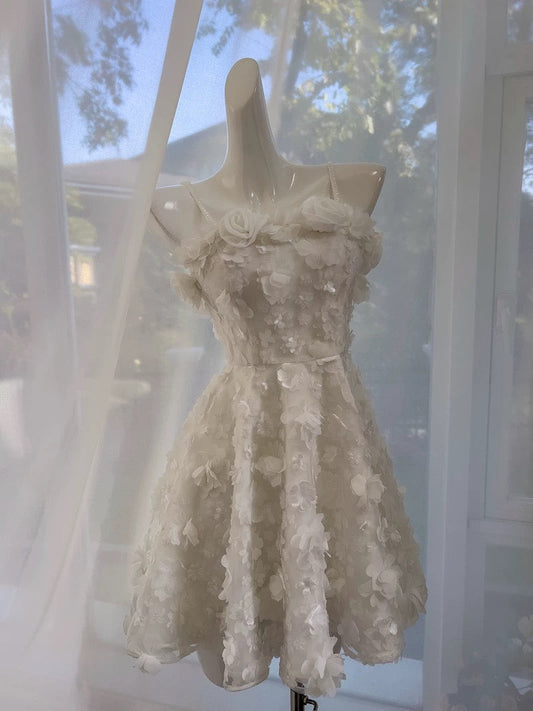 Vestido corto formal de verano para octavo grado, con tirantes finos, flores blancas, corte A, para regreso a casa, escuela secundaria, atuendos de cumpleaños W983
