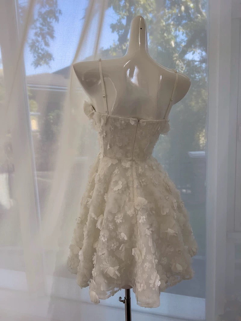 Vestido corto formal de verano para octavo grado, con tirantes finos, flores blancas, corte A, para regreso a casa, escuela secundaria, atuendos de cumpleaños W983