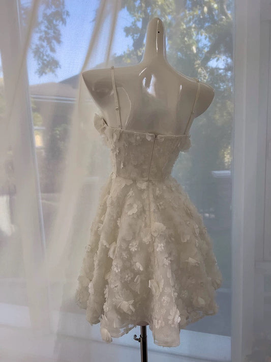 Vestido corto formal de verano para octavo grado, con tirantes finos, flores blancas, corte A, para regreso a casa, escuela secundaria, atuendos de cumpleaños W983