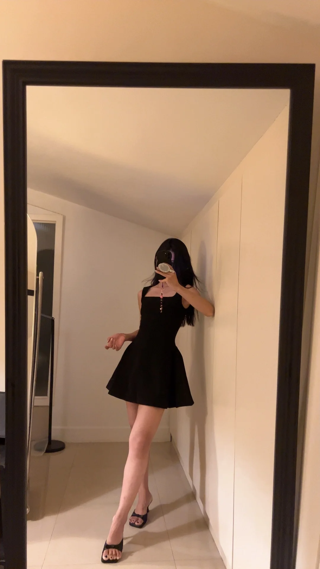 Vestido negro corto de satén, sencillo, de corte A y escote cuadrado, para fiesta de bienvenida de octavo grado, de verano, para escuela secundaria, atuendos de cumpleaños W997
