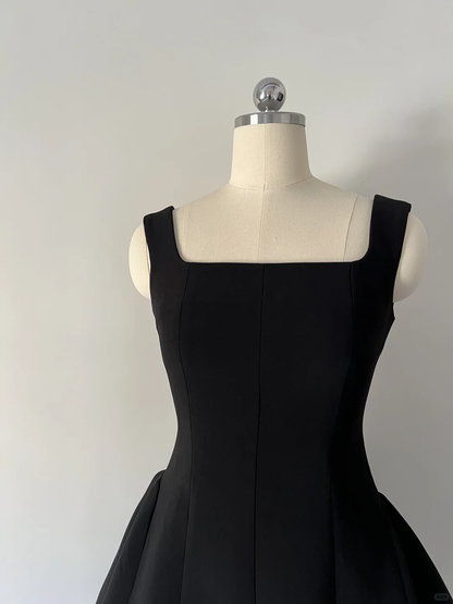 Vestido negro corto de satén, sencillo, de corte A y escote cuadrado, para fiesta de bienvenida de octavo grado, de verano, para escuela secundaria, atuendos de cumpleaños W997