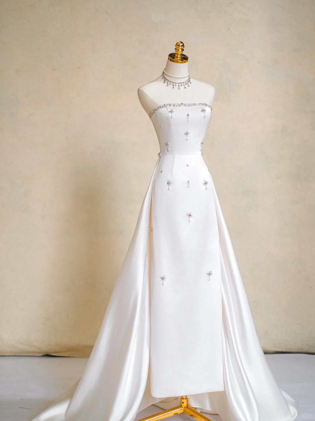 Vestido de novia de ensueño, sin tirantes, de satén blanco, largo, de verano, con capa WD023