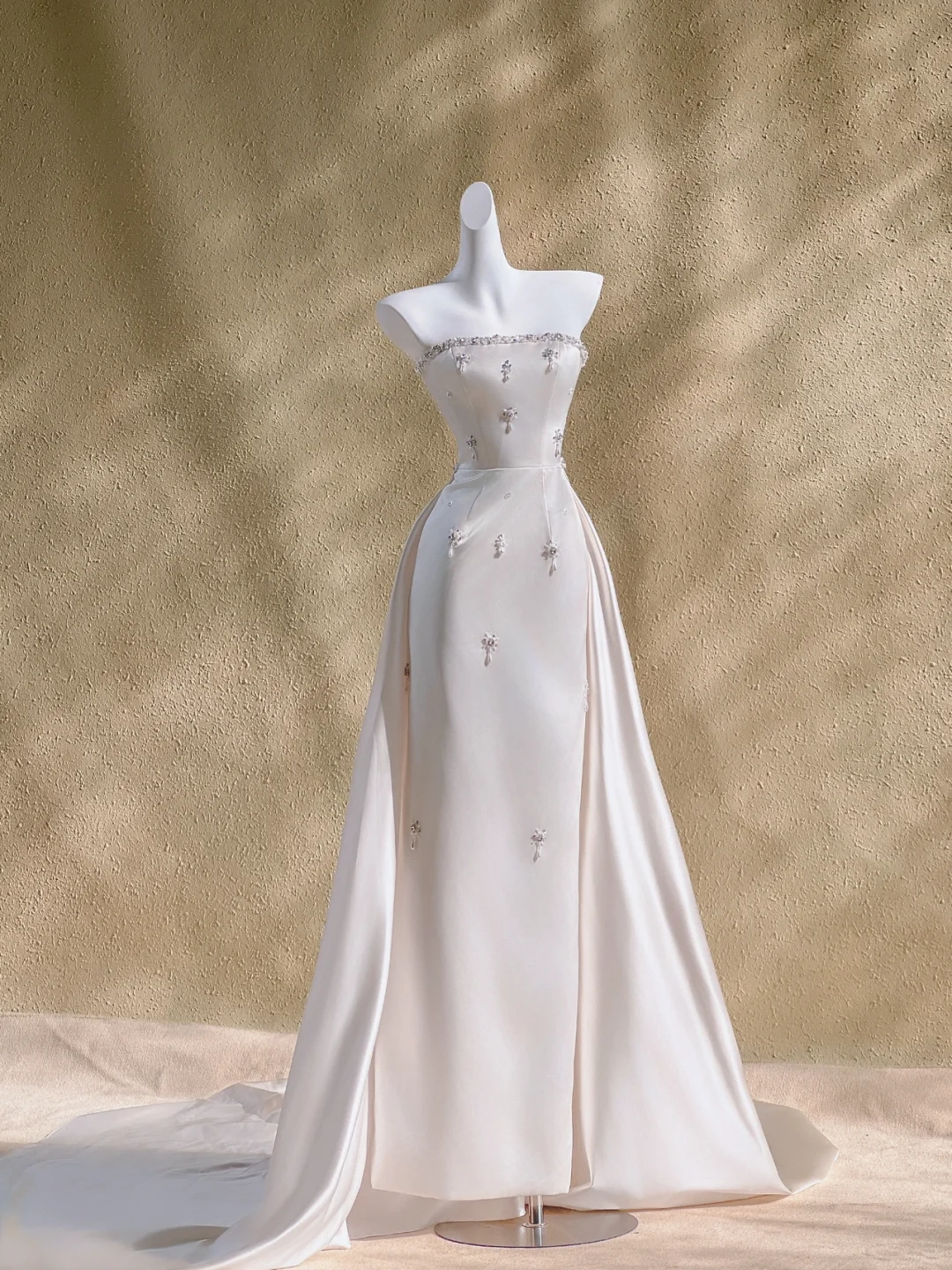 Vestido de novia de ensueño, sin tirantes, de satén blanco, largo, de verano, con capa WD023
