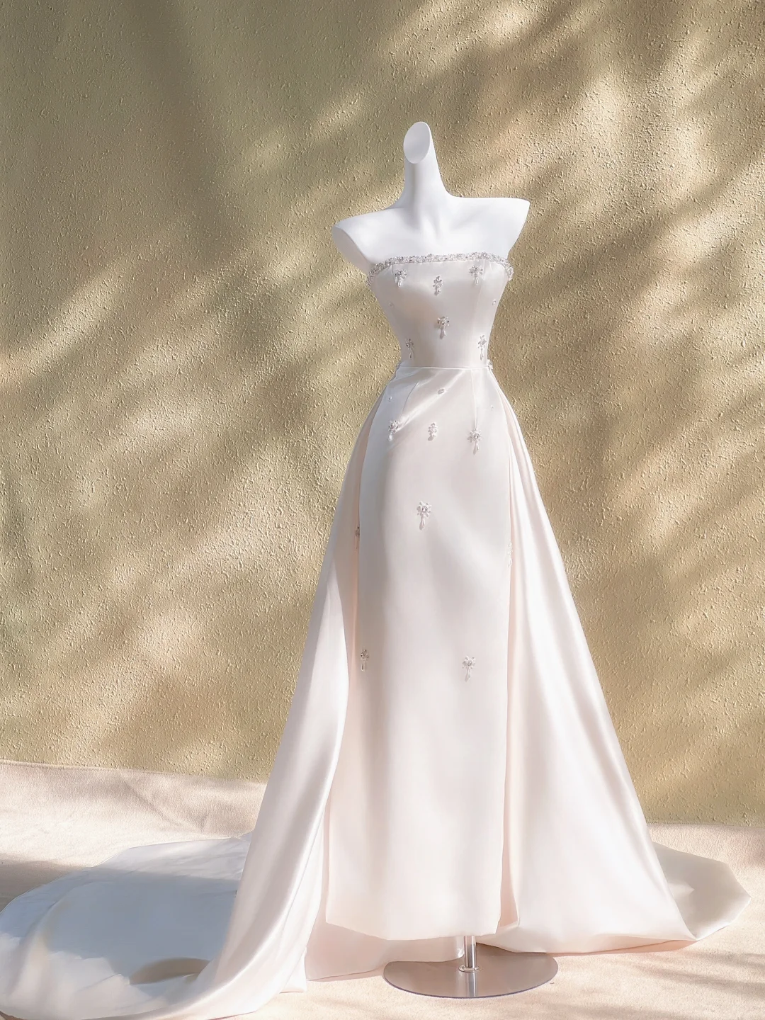 Vestido de novia de ensueño, sin tirantes, de satén blanco, largo, de verano, con capa WD023