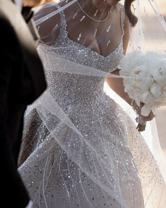 Hermoso vestido de novia blanco con tirantes y lentejuelas WD043