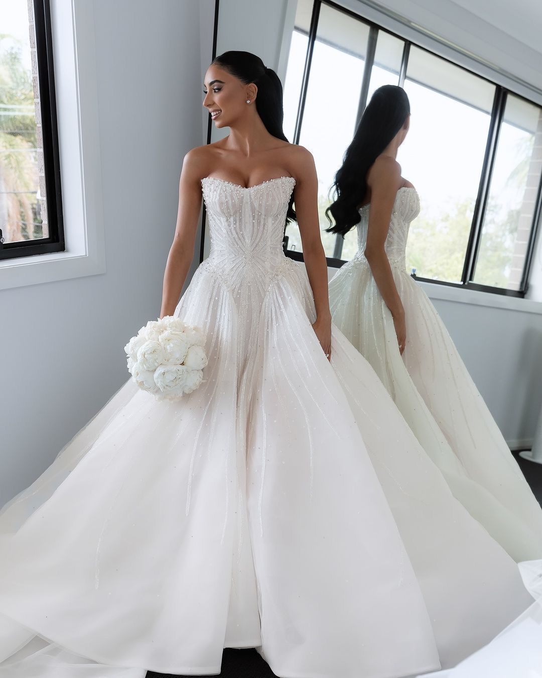 Hermoso vestido de novia largo con escote corazón y lentejuelas blancas WD045