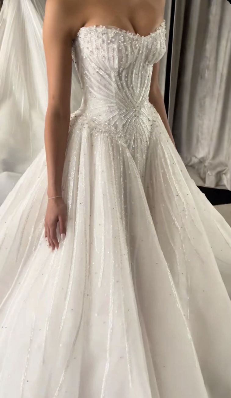 Hermoso vestido de novia largo con escote corazón y lentejuelas blancas WD045