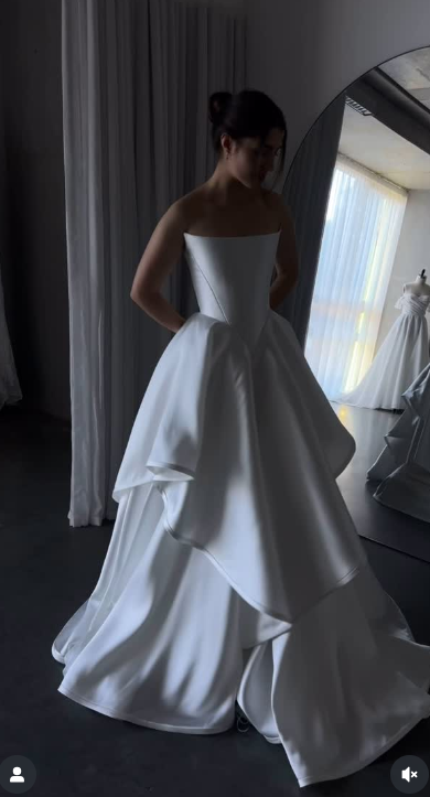 Hermoso vestido de novia largo de satén blanco sin tirantes WD051